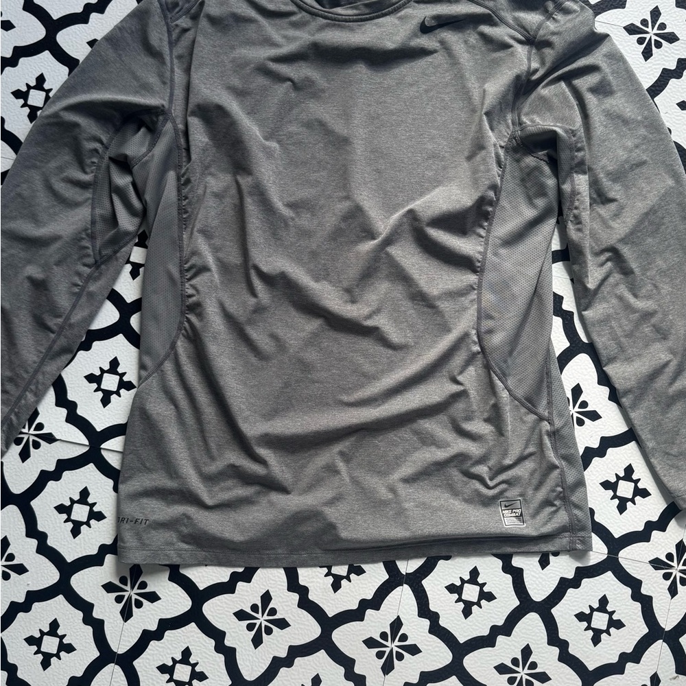 Nike Men's Dark Gray Long Sleeve Tee